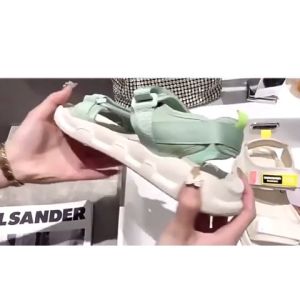 รองเท้าแตะรัดส้นแฟชั่น LHFriday สินค้ามาใหม่ เป็นชุดเรียบสวยแมทชูดี ที่จะได้รับสัมผัสทางการหรือวันสบายชิวๆ ครบจบในคู่เดียวเลย