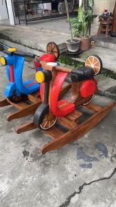 ม้าโยก  รถโยก เวสป้าจำลอง วินเทจ ไม้จามจุรี 2 สีสดสวย ยาว100xกว้าง 36xสูง70cm ม้าโยกไม้ ม้าโยกเยก  โมเดลเมอเตอร์ไซ สำหรับเด็ก ของเล่นเด็ก