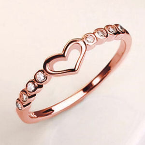 Huitan Chic Women Heart Rings with Shiny Cubic Zirconia Exquisite Daily Wear Fashion Accessories for Female Versatile Jewelry