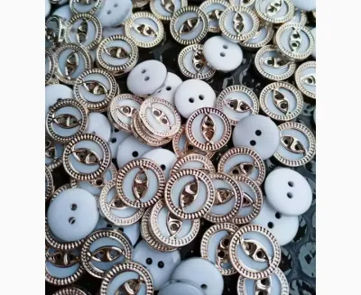 Kancing Baju Kemeja Gepeng Emas Lubang 2 diameter 15mm isi 100pcs