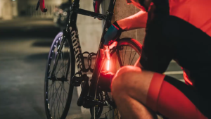 Đèn hậu xe đạp Magicshine SEEMEE 30 V2.0 độ sáng 30 lumen tầm nhận diện 800