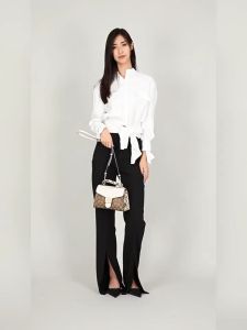 กระเป๋าสุภาพสตรีแท้ กระเป๋าสะพายพริกไทย กระเป๋าสะพายไหล่เดี่ยว กระเป๋าบุรุษไปรษณีย์ลายงู กระเป๋านาฬิกาทราย C1325 ขนาด: 22 * 16 * 10 ซม