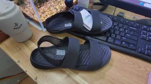 Sandal Nữ Cross Literide 360 nhựa tế bào êm mềm dẻo đi mưa lội nước đi biển màu đen tuyền