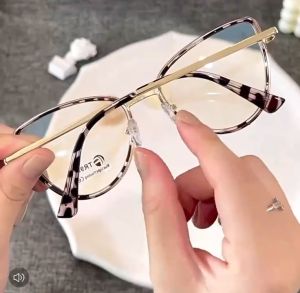 KAIHUA Kacamata Lensa Photochromic 2 In 1 Anti Radiasi Wanita Pria Kacamata Bingkai Titanium Cat Eye Anti UV Photochromic KC048