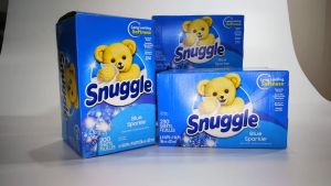 Snuggle Dryer Sheets แผ่นน้ำหอม อบผ้านุ่ม  230 แผ่น/กล่อง   กลิ่น Blue Sparkle  ลดไฟฟ้าสถิต  สินค้านำเข้าจากอเมริกา
