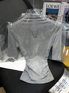 เสื้อยืดคอกลมแขนสั้นทรงสลิมฟิตสำหรับผู้หญิงในช่วงฤดูร้อนปี 2025 เสื้อเชิ้ตทรงเข้ารูปแบบใหม่ ทรงเข้ารูป ทรงเข้ารูป เสื้อเชิ้ตคอกลมแขนสั้น