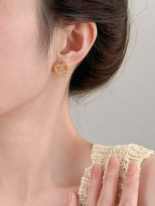 Elegant Hollow Heart Shaped Silver Needle Earrings for Women Unique Fashionable Jewelry Ear Cuffs Fresh out Design