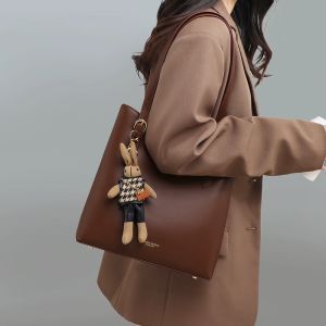 Light Luxury Texture 2025 New Versatile Shoulder Bag for Women Commuting Large Capacity Bag Handheld Bucket Bag