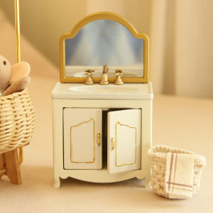 Miniature Simulation Furniture 1:8-1:12 White Wrought Iron Washbasin Hand-Crocheted Laundry Hamper 13cm Tall Interchangeable Mouse Suitable for Bjd Ob11 Dollhouse Decorations