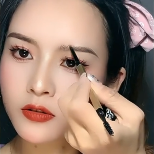 ดินสอเขียนคิ้ว 2 in 1 แบบหมุนออโต้ กันน้ำ พร้อมแปรงสางคิ้ว ติดทนนาน 1 ชิ้น