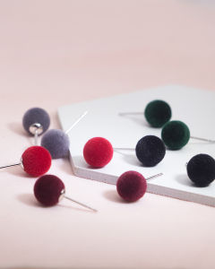 ต่างหูเงินแท้ 925 สีแดง ปีใหม่ 2024 ต่างหูทรงลูกบอลขนนุ่ม เครื่องประดับแฟชั่นสำหรับผู้หญิง จี้หูแบบใหม่