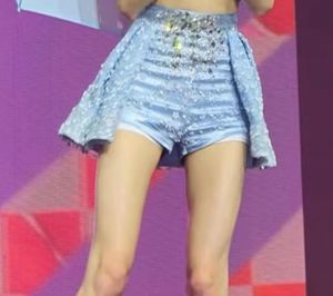 เกาหลี เด็กผู้หญิง กลุ่ม Zhang Yuanying ลูกปัดสไตล์เดียวกันทํางานการแสดงการเต้นแจ๊ส ชุดสูท ชุดเวที ผู้หญิง ชุดคลุม