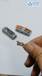 Đầu Nối Điện Nhanh 2 Dây 4 Lỗ. Có thể dùng lại nhiều lần.