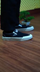 AKNA - Sepatu Slip On Jatkopa Black White Pria Wanita