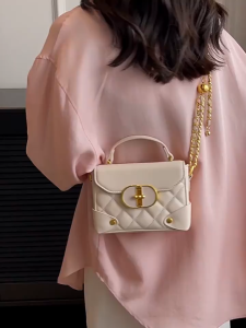 New fashionable multifunctional chain crossbody bag versatile womens cosmetics storage handheld black phone bag square hand crossbody single shoulder handbag