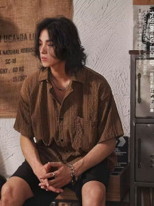 เสื้อเชิ้ตแขนสั้นทรงหลวมสไตล์ญี่ปุ่นย้อนยุคสำหรับผู้ชาย ทรงหลวม สไตล์ชาติพันธุ์ ลำลอง เสื้อเชิ้ตแขนสั้นเปิดหน้าอก ดีไซน์ไม่ซ้ำใคร แฟชั่นฤดูร้อน