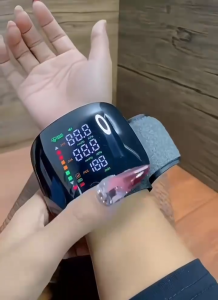 เครื่องวัดความดันโลหิต WEB306 (พร้อมเสียงไทย): ออกแบบพกพาสะดวก จอแสดงผลดิจิตอล LCD หน้าจอสัมผัสใช้งานง่าย วัดแม