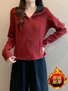 เสื้อแจ็คเก็ตฮู้ดบุขนแกะสีแดง ทรงหลวม สำหรับผู้หญิง ฤดูใบไม้ผลิและฤดูใบไม้ร่วง ขนาดใหญ่ เสื้อคาร์ดิแกนเปิดซิปสั้น ผ้าฝ้ายผสมโพลีเอสเตอร์