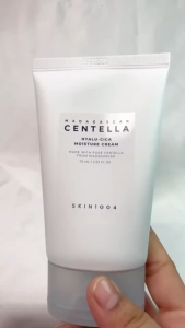 SKIN1004 Madagascar Centella Hyalu-Cica Moisture Cream 75ml – Lightweight Daily Moisturizer for Dry & Sensitive Skin Niacinamide & Adenosine Brightening & Anti-Wrinkle