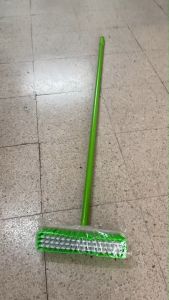 120 ซม. คลอน แปรงขัดพื้นขนพลาสติกไนล่อน ด้ามจับยาว - Vmop (คละสี)