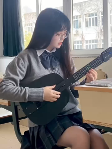 [ใหม่] เครื่องดนตรีอัจฉริยะไม่มีสาย：โหมดออโต้เพลย์+ฝึกเอง ✦ ไม่จำเป็นต้องมีทักษะการเล่นกีตาร์！✦ เชื่อมบลูทูธ+แสงไฟสอน ✦ เริ่มเป็นนักร้องใน 7 วัน！ส่งฟรี