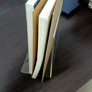 ฉากกั้นหนังสือ ชั้นวางหนังสือ อะคริลิคใส หนา 2 มิล 8x10x15.5cm. (L0.5)