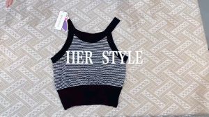 JaneCoco สื้อแขนสั้นสวนนอก คอห้อย แขนสั้น รัดรูป พร้อมส่ง สีดำ