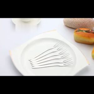 SK-C946 Garpu Buah Stainless Tusukan Buah Kue Puding Garpu 2 Gigi / Alat Tusuk Makanan Fruit Fork Serbaguna Garpu Kecil Souvenir Pernikahan