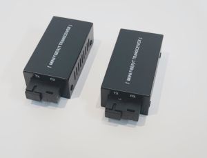 ตัวแปลงสื่อแสงไฟเบอร๋จิกะบิตขนาดเล็ก1คู่ส่งสัญญาณแสง100/1000Mbps สวิตช์อีเธอร์เน็ต RJ45 20กม.