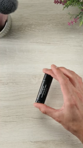 Son dưỡng có màu Neutrogena Revitalizing Tinted Lip Balm (chống nắng phổ rộng SPF 20)