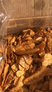 Chuối sấy mè gừng Lets Nuts túi 500g giòn ngọt thơm đồ ăn vặt tuyệt hảo cho hội nhóm những chuyến du lịch làm quà tặng