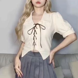 Atasan Wanita Gaya Modern: Kemeja Crop Wanita Lengan Puff Pendek Kerah Polo Bertali