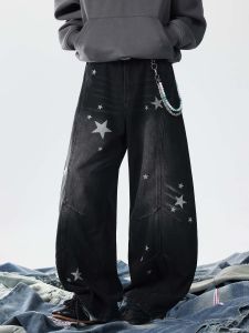 กางเกงยีนส์ทรงหลวมสไตล์อเมริกันสำหรับผู้ชายพร้อมลายดาวและรอยขีดข่วน กางเกงขายาวทรงหัวเข็มขัดแบบลำลองสำหรับฤดูใบไม้ร่วง