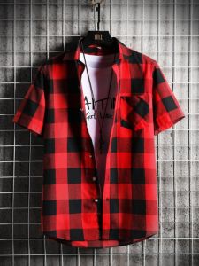 เสื้อเชิ้ตแขนสั้นลายสก็อตผู้ชาย สีดำและแดง สำหรับนักเรียนมัธยมปลายและมัธยมต้น ฤดูร้อน 2025 เสื้อผ้าที่สวมใส่ได้หลากหลาย