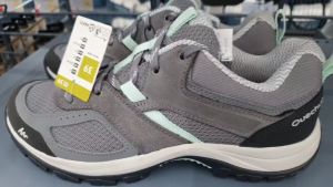 QUECHUA รองเท้าใส่เดินบนภูเขาสำหรับผู้หญิงรูปลักษณ์ MH100 Women's hiking shoes with waterproof and breathable membrane