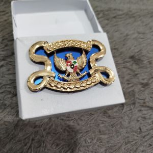 pin emblem baret garuda dasar akrilik mika