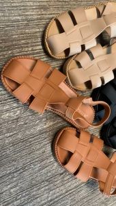Sandal Wanita Terbaru: Sepatu Sendal Jelly Alina dan Sendal Karet Import Kekinian