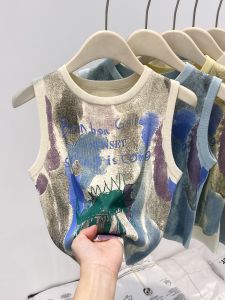 American Retro Graffiti Print Knitted Vest Women Summer 2025 New Slim Short Sleeveless Outerwear Casual Fashion Top