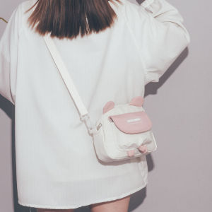 กระเป๋าผ้าใบลายการ์ตูนสุดน่ารักสำหรับเด็กผู้หญิงในช่วงฤดูร้อนปี 2021 กระเป๋าสะพายข้างแบบหนังสืออ่านลำลองสำหรับวัยรุ่น