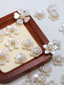 เครื่องประดับ DIY รูปดอกไม้ไข่มุกพร้อมเพชรเทียมสำหรับผู้หญิง 20 ชิ้น กระเป๋า หมวก ดอกไม้ หัวเข็มขัด จี้ เครื่องประดับแฟชั่น