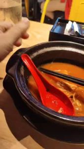 Muỗng ăn cơm mì cay lẩu melamine màu đỏ đen 2 lớp - No 14: 14.0 x 4.3 cm