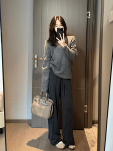 ชุดเสื้อถักคอวีสีเทาสำหรับผู้หญิง ชุดลำลองหลวมๆ ฤดูใบไม้ร่วงปี 2025 ชุดแฟชั่นใหม่ เสื้อผ้าทำงาน ชุดสองชิ้น