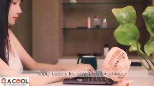 Quạt kẹp bàn tích điện mini