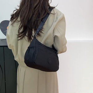 TÚI ĐEO CHÉO NỮ VẢI DÙ MỀM MẠI – THỜI TRANG & TIỆN DỤNG