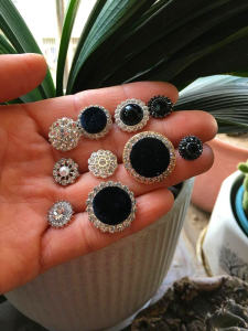 Black round Flower Shaped Button for DIY Sewing Accessories Diamond Embedded Shirt Skirt Decoration Small Button Clothes