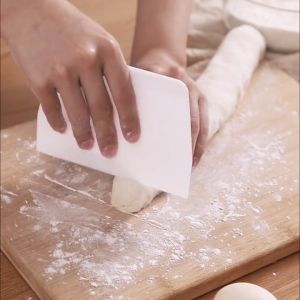 TRAPEZIUM SCRAPER PLASTIC SPATULA PEMOTONG PERATA ADONAN ALL SIZE VARIATY PERATA ADONAN KUE