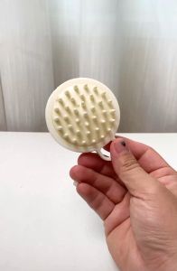 แปรงสระผม ทำความสะอาดเส้นผมและนวดหนังศีรษะ แปรงซิลิโคน ลดอาการคัน อุปกรณ์ดูแลเส้นผม  แบบกลม