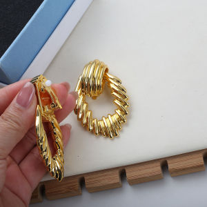 French Entry Lux Yang Shulin High Profile Retro Cable Stitch Earrings Fancy Pointed Cone Fashion Heavy Industry Ear Clip without Piercing Female