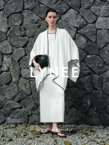 Classic French Black and White Contrast Sleeveless Round Neck Knit Dress/Shawl