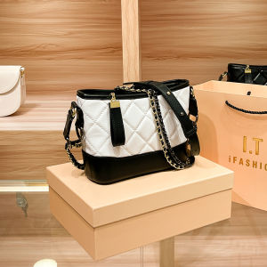 Hong Kong Genuine Leather Small Diamond Grid Chain Bag Womens High-End Single Shoulder Wanderlust Bucket Bag New 2024